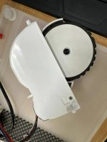 Лот: 24869937. Фото: 3. Колесо (R) робота-пылесоса для... Бытовая техника