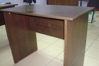 Лот: 3617807. Фото: 2. Стол офисный маленький. Офисная мебель и домашние кабинеты