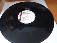 Лот: 18337736. Фото: 3. Queen - The Invisible Man (12... Красноярск