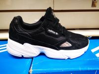 Лот: 12070520. Фото: 2. Кроссовки Adidas Falcon. Женская обувь