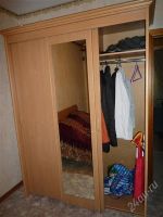 Лот: 2028094. Фото: 3. Шкаф-купе с зеркалом. Мебель