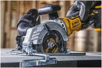 Лот: 19936766. Фото: 5. Пила дисковая DeWALT DCS571E1T-XJ...