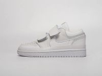 Лот: 21513825. Фото: 2. Кроссовки Nike Air Jordan 1 Low... Женская обувь