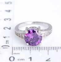 Лот: 6308108. Фото: 2. Женское кольцо с фиолетовым круглым... Ювелирные изделия, бижутерия, часы
