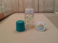 Лот: 5377552. Фото: 2. бутылочка с подарком. Кормление и уход, гигиена