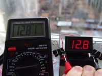 Лот: 2201516. Фото: 2. Встраеваемый автомобильный вольтметр... Оснащение, оборудование, аксессуары