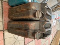 Лот: 17514235. Фото: 2. 2 старые канистры. Оснащение, оборудование, аксессуары