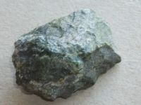 Лот: 19339070. Фото: 8. Обломок камня 4х2,5х1,5 см Змеевик-серпентинит...