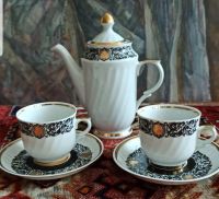 Лот: 18315602. Фото: 2. Миниатюрный кофейник и две кофейные... Посуда, кухонная утварь