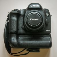 Лот: 3026798. Фото: 4. Батарейная ручка BG-E11 Canon... Красноярск