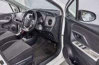 Лот: 23275741. Фото: 13. Toyota Vitz 2016