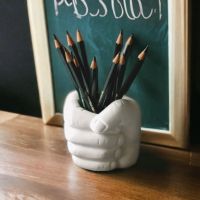 Лот: 21108117. Фото: 2. Декоративное кашпо Кулак, гипс. Комнатные растения и уход