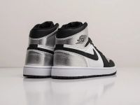 Лот: 18655828. Фото: 3. Кроссовки Nike Air Jordan 1 Mid. Одежда, обувь, галантерея