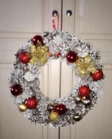 Лот: 19637246. Фото: 3. Новогодний венок из шишек и шаров. Сувениры, подарки