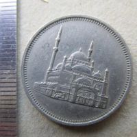 Лот: 20869451. Фото: 5. Монета 10 пиастр Египет 1984 мечеть...