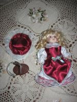 Лот: 16147841. Фото: 9. Кукла фарфоровая с подставкой