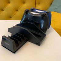 Лот: 19704600. Фото: 4. 2 геймпада джойстика PS4 с док-станцией. Красноярск