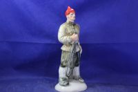 Лот: 23459503. Фото: 2. Фарфоровая статуэтка Петруха Красноармеец... Антиквариат