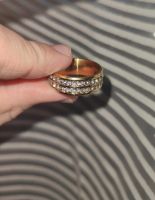 Лот: 17767213. Фото: 2. Металлическое золотистое кольцо... Ювелирные изделия, бижутерия, часы