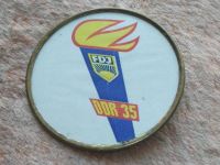 Лот: 10843045. Фото: 2. Значок 35 лет ГДР факельное шествие... Значки, медали, жетоны