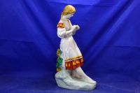 Лот: 19046835. Фото: 3. Фарфоровая статуэтка Украинка... Сувениры, подарки