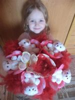 Лот: 2909371. Фото: 3. букет из игрушек мишки с красными...