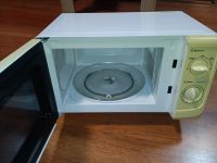 Лот: 19982029. Фото: 2. Микроволновая печь midea 20л. Мелкая бытовая техника