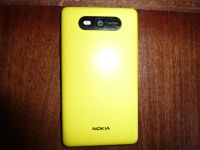 Лот: 5160629. Фото: 3. Nokia Lumia 820 желтого цвета. Красноярск