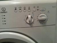 Лот: 12490154. Фото: 3. Стиральная машина Indesit WISL103. Бытовая техника