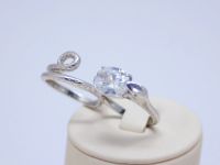 Лот: 14614422. Фото: 4. СЕРЕБРЯНОЕ КОЛЬЦО С ФИАНИТОМ 8...