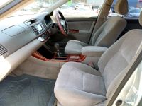 Лот: 9438271. Фото: 10. Toyota Camry, V-2400, АКПП, серебристая...