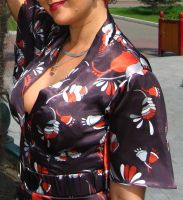 Лот: 12312762. Фото: 3. Новое атласное платье в японском... Одежда, обувь, галантерея