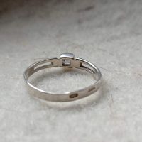 Лот: 22032349. Фото: 3. Стильное кольцо из серебра с квадратным... Красноярск
