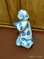 Лот: 15276067. Фото: 2. Статуэтка "Птичница" Гжель 90-е. Антиквариат