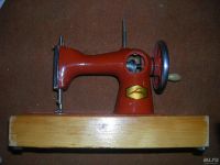 Лот: 8334057. Фото: 6. Советская детская швейная машинка...