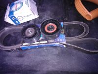 Лот: 3838836. Фото: 2. Два ролика и ремень привода агрегатов... Автозапчасти