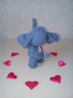 Лот: 10930690. Фото: 7. Вязаная игрушка - Слонёнок с сердцем...