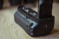 Лот: 9755353. Фото: 2. Бат-блок "BG-E7" для Canon 7D. Аксессуары, расходные материалы