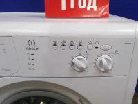 Лот: 14354313. Фото: 4. Стиральная машина indesit wisl... Красноярск