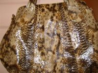 Лот: 502235. Фото: 2. Сумка под питона, мягкий лак. Аксессуары