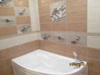 Лот: 7557354. Фото: 8. ремонт в ванной .и сан.узла.укладка...