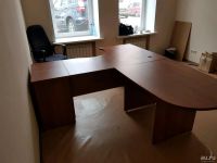 Лот: 10442691. Фото: 5. Стол с тумбой, креслом и два офисных...