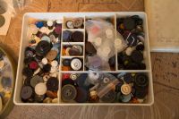 Лот: 4266227. Фото: 2. много пуговиц россыпью. Аксессуары