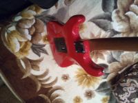 Лот: 9105042. Фото: 3. Электрогитара + чехол + комбик. Музыкальные инструменты и оборудование