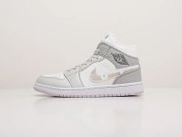 Лот: 18712679. Фото: 2. Кроссовки Nike Air Jordan 1 Mid... Женская обувь