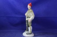 Лот: 23459503. Фото: 6. Фарфоровая статуэтка Петруха Красноармеец...