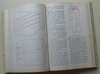 Лот: 8012570. Фото: 4. Книга по шитью. 150 моделей женских... Красноярск