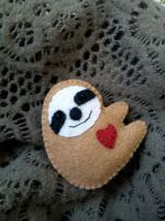 Лот: 9302753. Фото: 2. Брошка Ленивец. Ручная работа