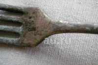 Лот: 25888893. Фото: 2. Вилка старинная именная с клеймом... Антиквариат