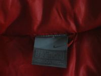 Лот: 8303412. Фото: 2. Красный пуховик Nike. Одежда и аксессуары